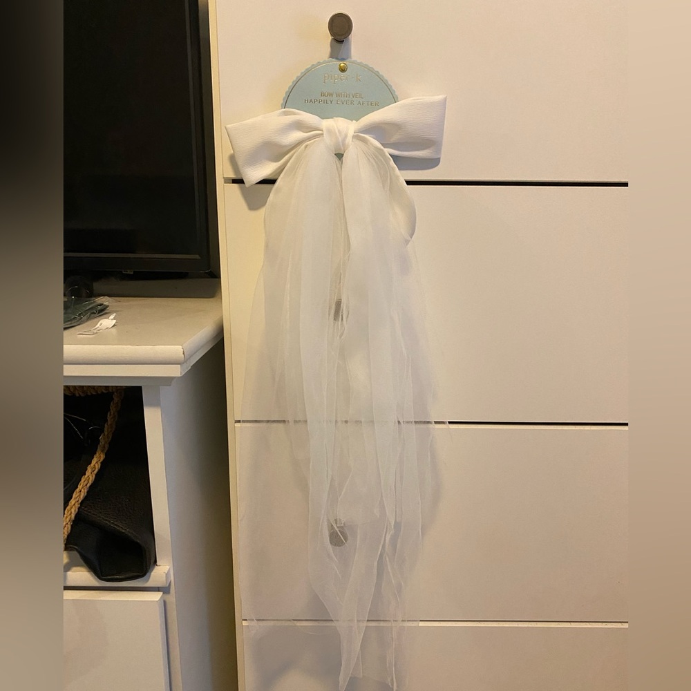 Elegant White Bow with Tulle